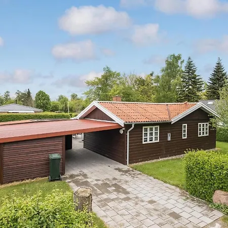 3 Bedroom Amazing In Holiday home Nysted
